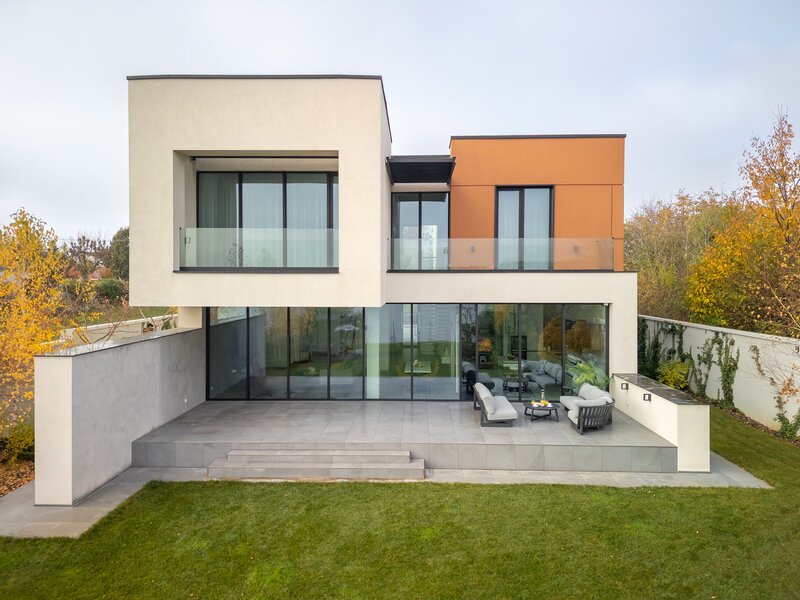Smart-Home nZEB spectaculoasa Bucuresti Sector 1 cu deschidere lac, teren 2000 mp.