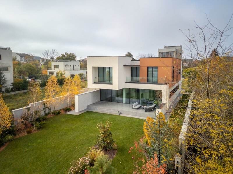 Smart-Home nZEB spectaculoasa Bucuresti Sector 1 cu deschidere lac, teren 2000 mp.