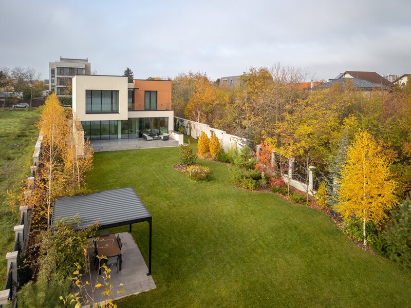 Smart-Home nZEB spectaculoasa Bucuresti Sector 1 cu deschidere lac, teren 2000 mp.