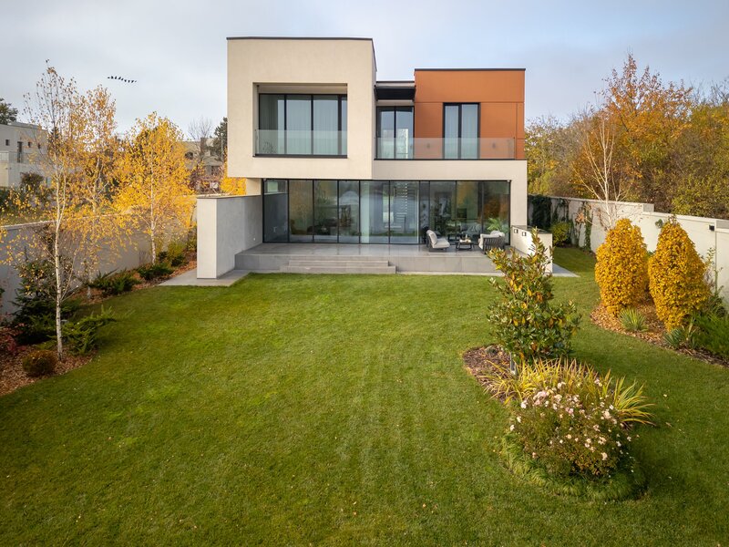 Smart-Home nZEB spectaculoasa Bucuresti Sector 1 cu deschidere lac, teren 2000 mp.