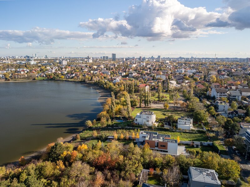 Smart-Home nZEB spectaculoasa Bucuresti Sector 1 cu deschidere lac, teren 2000 mp.