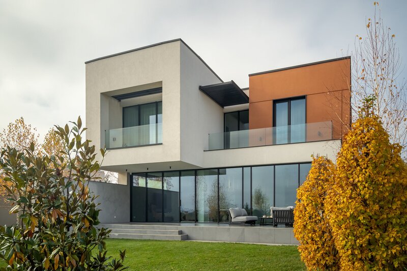 Smart-Home nZEB spectaculoasa Bucuresti Sector 1 cu deschidere lac, teren 2000 mp.