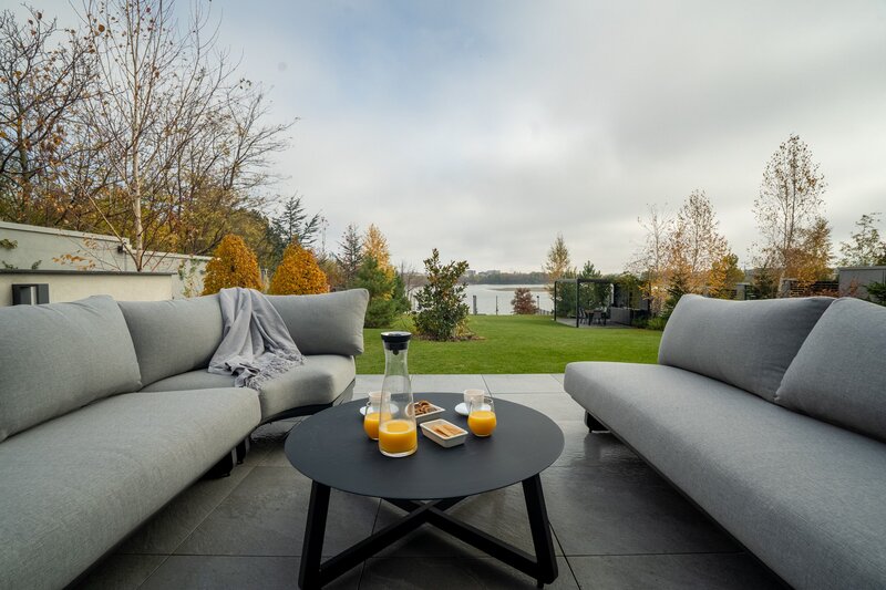 Smart-Home nZEB spectaculoasa Bucuresti Sector 1 cu deschidere lac, teren 2000 mp.